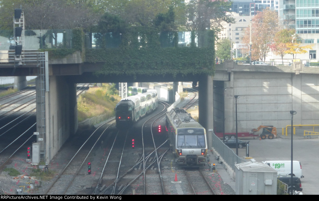 Outbound UP Express at Blue Jays Way